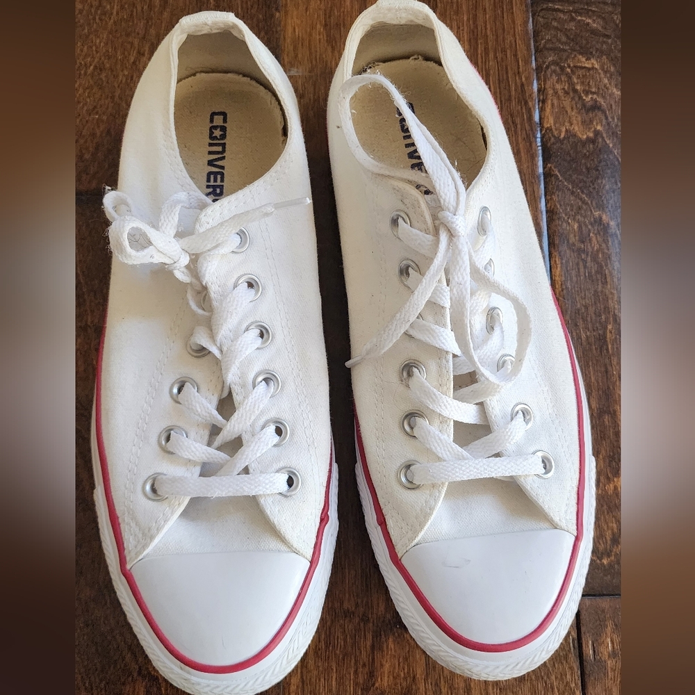 Converse Men's Chuck Taylor Low Top Size 7.5